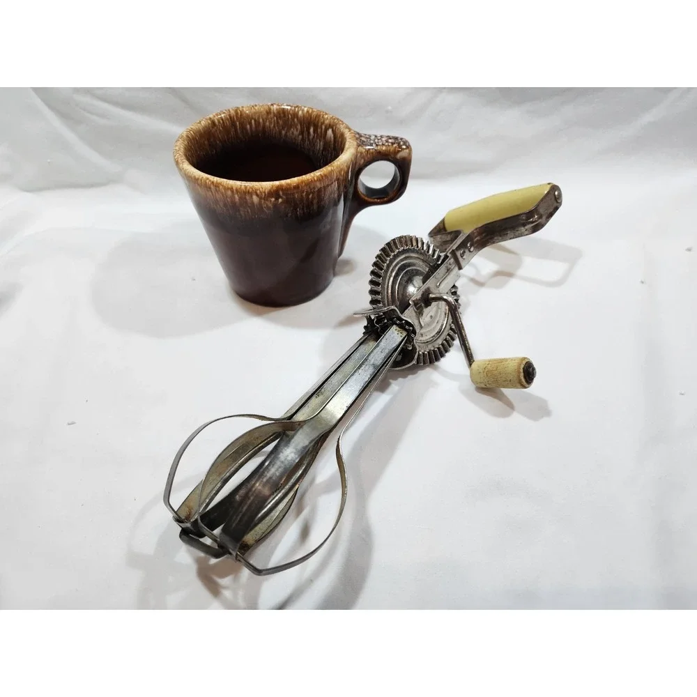 Vintage Hand Mixer- TAPLIN MFG CO. NEW BRITAIN CONN.USA & HULL OVENPROOF USA MUG